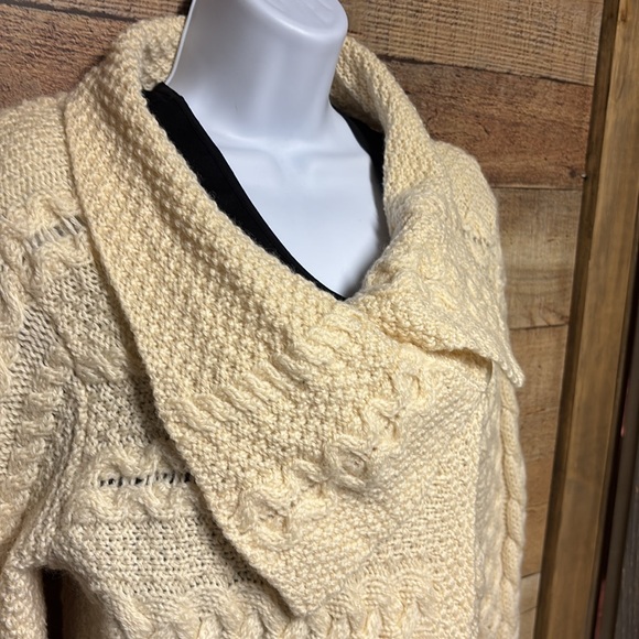 Inis Crafts Merino Wool Cable Knit cardigan Sweater - Picture 2 of 9